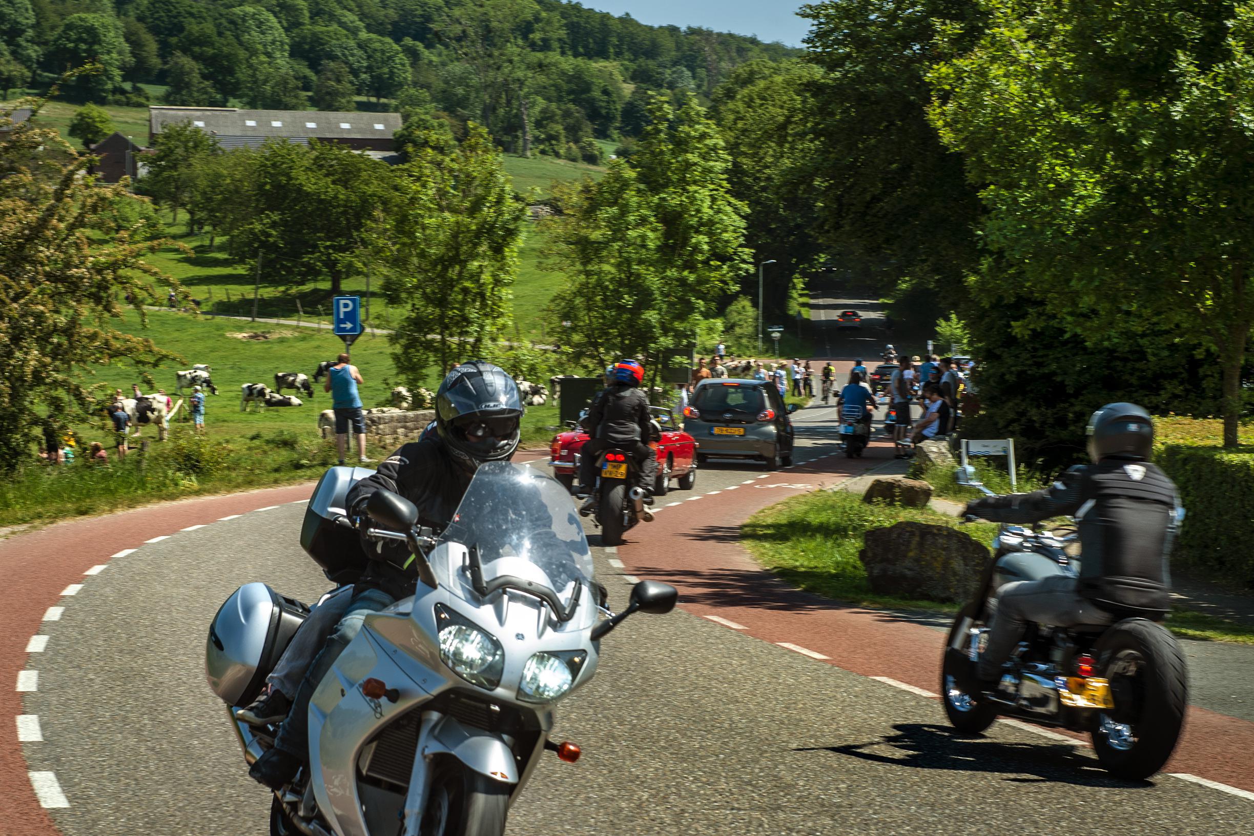 Vaals gaat weer wegen afsluiten voor motoren, en dat zorgt voor onrust in Mechelen, Epen en Slenaken